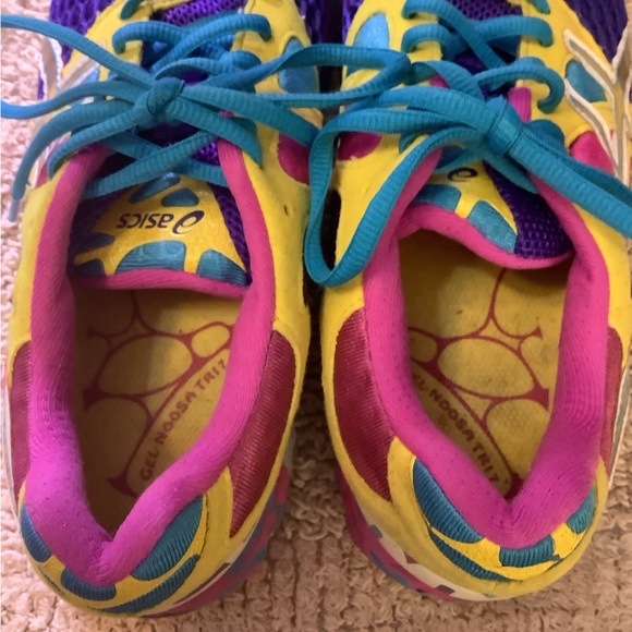 Asics Running shoe Gel-Noosa Tri 7, size 7.5, pink, teal blue, purple, & yellow. - Picture 4 of 8